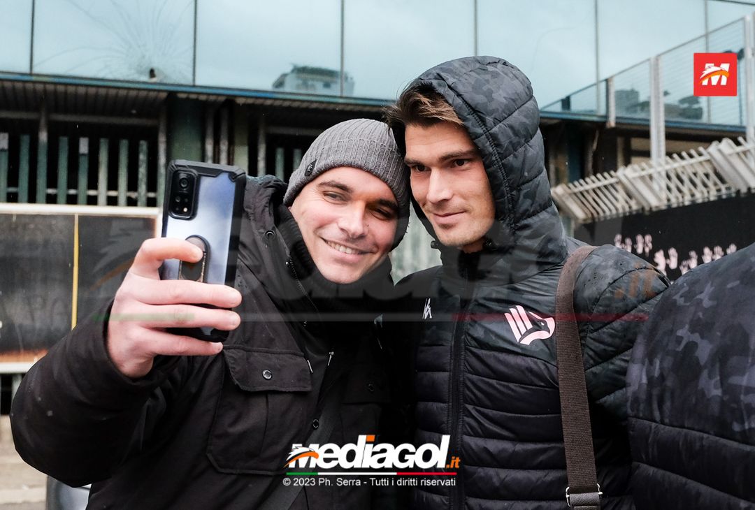 FOTO Genoa-Palermo, i rosanero in partenza dallo stadio “Renzo Barbera” (Gallery) - immagine 19