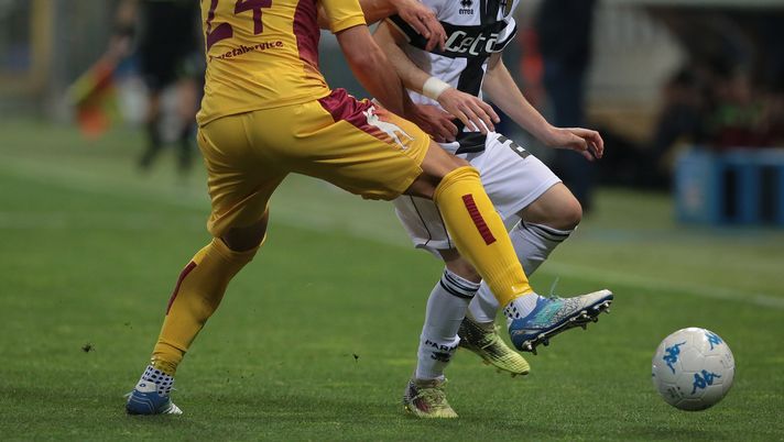 PARMA, ITALY - APRIL 13:  Davide Adorni (L) of AS Cittadella competes for the ball with Antonio Di Gaudio of Parma Calcio 1913 during the serie B match between Parma Calcio and AS Cittadella at Stadio Ennio Tardini on April 13, 2018 in Parma, Italy.  (Photo by Emilio Andreoli/Getty Images) 