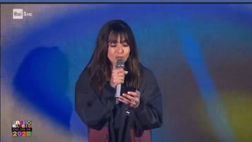 VIDEO / Ambra Angiolini alla guida del concerto del primo maggio e cita Fedez