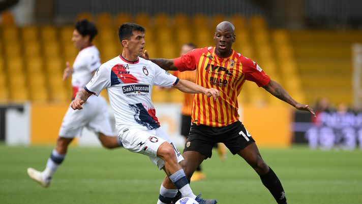 BENEVENTO, ITALY - MAY 16: Bryan Dabo of Benevento Calcio battles for possession with Salvatore Molina of F.C. Crotone during the Serie A match between Benevento Calcio and FC Crotone at Stadio Ciro Vigorito on May 16, 2021 in Benevento, Italy. Sporting stadiums around Italy remain under strict restrictions due to the Coronavirus Pandemic as Government social distancing laws prohibit fans inside venues resulting in games being played behind closed doors. (Photo by Francesco Pecoraro/Getty Images) Palermo