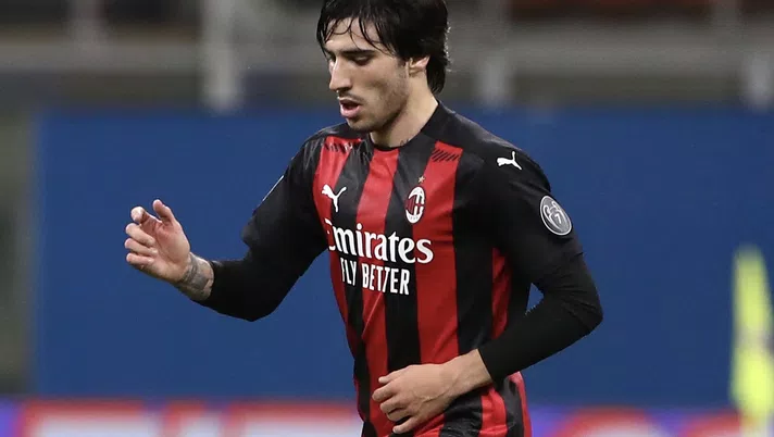 Sandro Tonali (centrocampista AC Milan), qui durante Milan-Benevento 2-0 (Serie A 2020-2021) | News (Getty Images)
