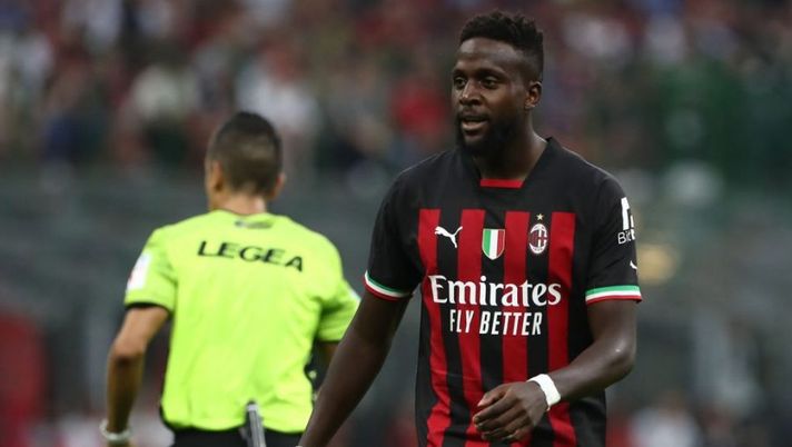 MILAN, ITALY - AUGUST 13: Divock Origi of AC Milan looks on during the Serie A match between AC MIlan and Udinese Calcio at Stadio Giuseppe Meazza on August 13, 2022 in Milan, Italy. (Photo by Marco Luzzani/Getty Images) DAI CAMPI – Non convocati Origi e Rebic: il motivo! Luis Alberto, Alvarez, Di Maria, Bonucci… - immagine 1
