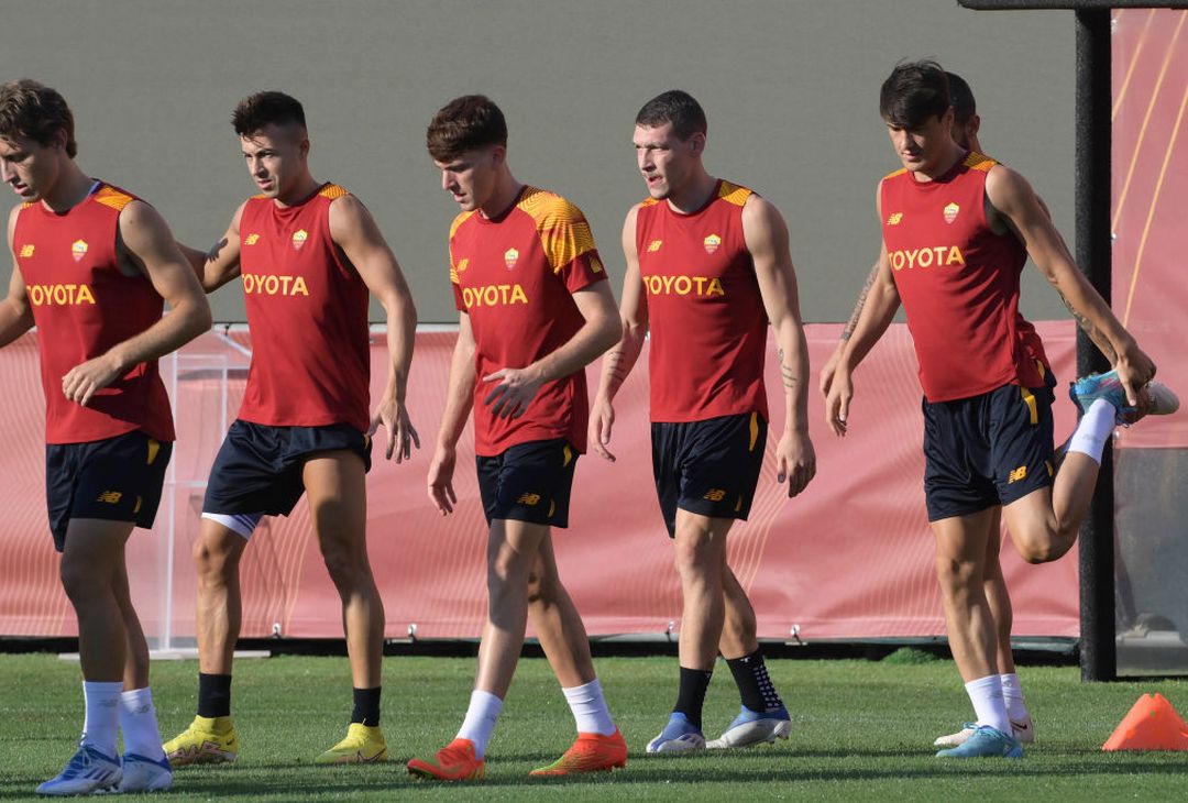 Roma, rifinitura prima del Monza: Belotti c’è. Squadra in ritiro – FOTO GALLERY - immagine 15