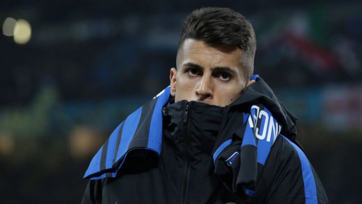 MILAN, ITALY - NOVEMBER 19: Joao Cancelo of FC Internazionale Milano looks on before the Serie A match between FC Internazionale and Atalanta BC at Stadio Giuseppe Meazza on November 19, 2017 in Milan, Italy. (Photo by Emilio Andreoli/Getty Images) Inter, si salva Joao Cancelo. Anche Spalletti lo promuove: “Che spinta!” - immagine 1