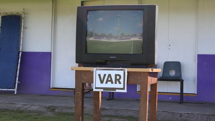 Argentina, quel rigore non c’era…adesso il VAR ce lo portiamo allo stadio noi… Argentina, quel rigore non c’era…adesso il VAR ce lo portiamo allo stadio noi… - immagine 1