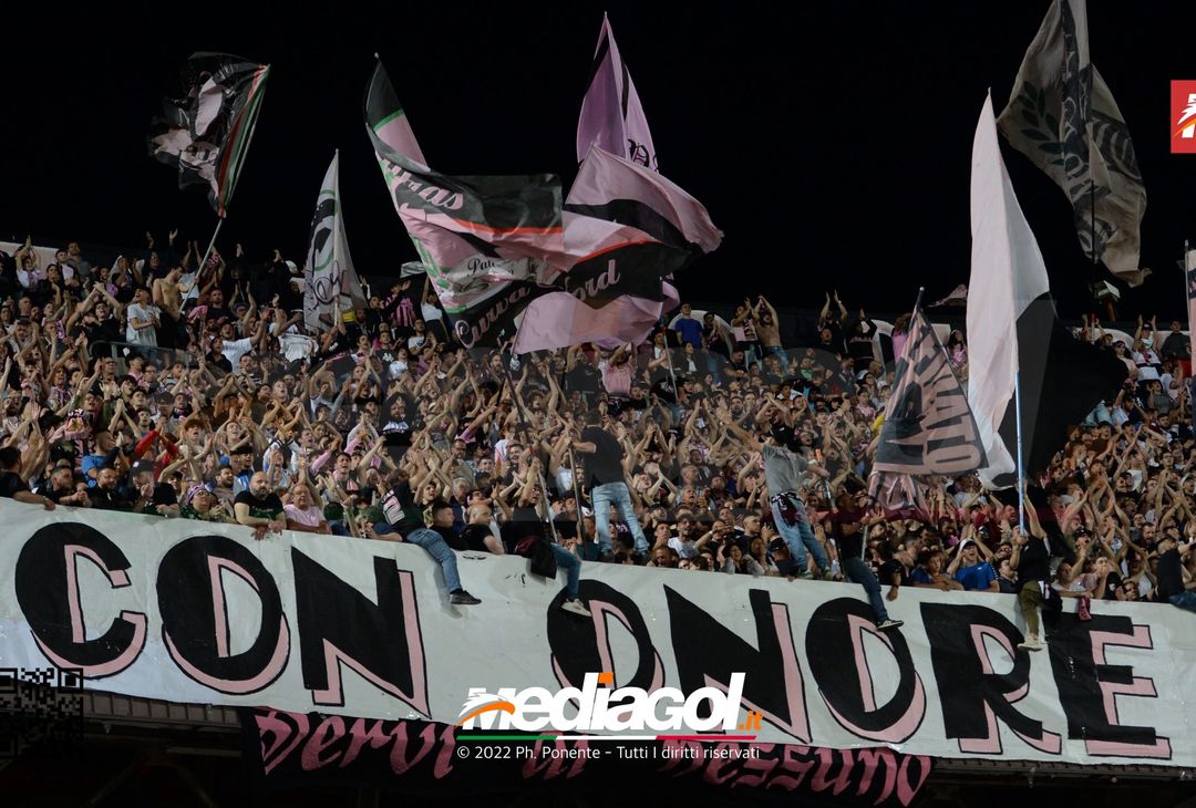 Fototifo, i tifosi allo stadio per Palermo-Virtus Entella 2-2 (gallery) - immagine 154
