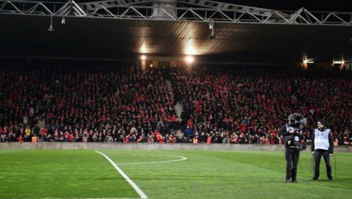 Nimes-Marsiglia 2-3: succede di tutto e purtroppo non solo gol e non solo calcio... 