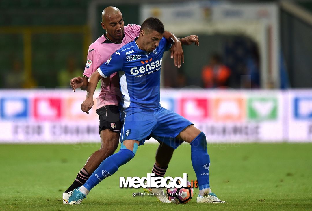  PALERMO, ITALY - MAY 28:  Rade Krunic (R) of Empoli is challenged by Haitam Aleesami of Palermo during the Serie A match between US Citta di Palermo and Empoli FC at Stadio Renzo Barbera on May 28, 2017 in Palermo, Italy.  (Photo by Tullio M. Puglia/Getty Images) 