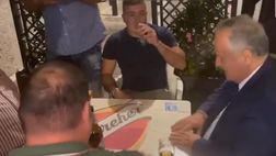 VIDEO / Lotito gioca a scopone al bar in Molise: “Primiera e settebello”