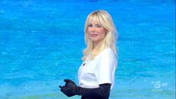 Isola, Corsera: “Ilary Blasi da 9: fa come Shakira ma con molto più stile”