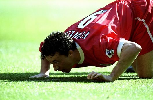 3 Apr 1999 - Mandatory Credit: Ross Kinnaird /Allsport On this Day, 25 anni fa: Robbie Fowler e il derby della sniffata…- immagine 2