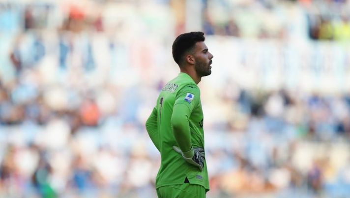 ROME, ITALY - AUGUST 14: Luis Manuel Arantes Maximiano of SS Lazio reacts after receiving the red card the Serie A match between SS Lazio and Bologna FC at Stadio Olimpico on August 14, 2022 in Rome, Italy. (Photo by Paolo Bruno/Getty Images) Sarri su Maximiano: “Le scelte non si fanno in base a un errore, ha chiesto scusa” - immagine 1