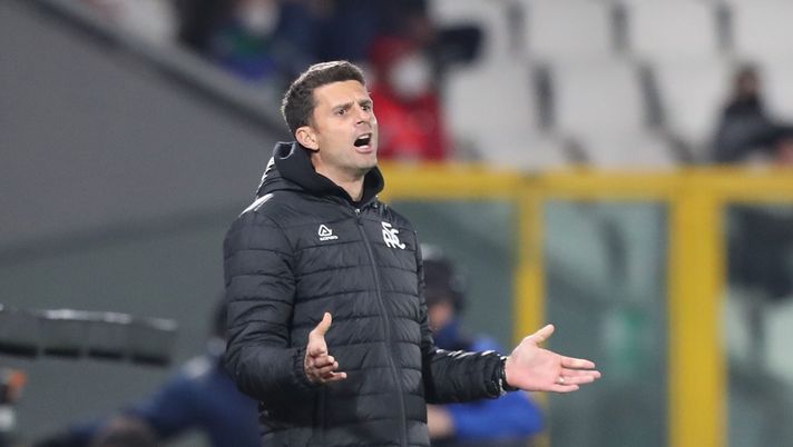 LA SPEZIA, ITALY - FEBRUARY 14: Thiago Motta manager of Spezia Calcio gestures during the Serie A match between Spezia Calcio and ACF Fiorentina at Stadio Alberto Picco on February 14, 2022 in La Spezia, Italy. (Photo by Gabriele Maltinti/Getty Images) Stefano Cecchi: “Bologna più debole, Motta rischio altissimo” - immagine 1