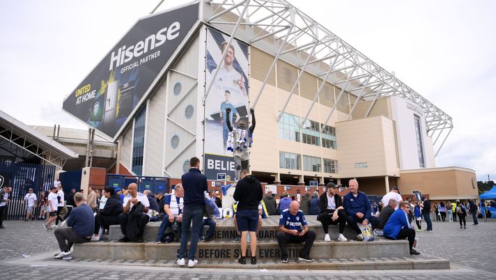 LEEDS, ENGLAND - SEPTEMBER 12: A general view outside the stadium as fans enjoy the pre-match atmosphere prior to the Premier League match between Leeds United and Liverpool at Elland Road on September 12, 2021 in Leeds, England. (Photo by Laurence Griffiths/Getty Images) Leeds United da record: oltre 20mila tifosi allo stadio per l’Under 23! - immagine 1