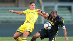 Chievo-Juve, Chiellini esulta con Sorrentino a terra: Ravezzani entra duro sul bianconero