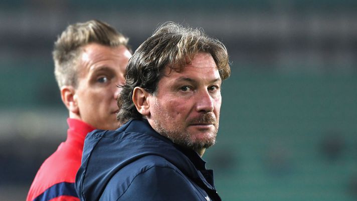 VERONA, ITALY - OCTOBER 29: Giovanni Stroppa head coach of FC Crotone looks on during the Serie B match between AC Chievo Verona and FC Crotone at Stadio Marcantonio Bentegodi on October 29, 2019 in Verona, Italy. (Photo by Alessandro Sabattini/Getty Images) VERONA, ITALY - OCTOBER 29: Giovanni Stroppa head coach of FC Crotone looks on during the Serie B match between AC Chievo Verona and FC Crotone at Stadio Marcantonio Bentegodi on October 29, 2019 in Verona, Italy. (Photo by Alessandro Sabattini/Getty Images)