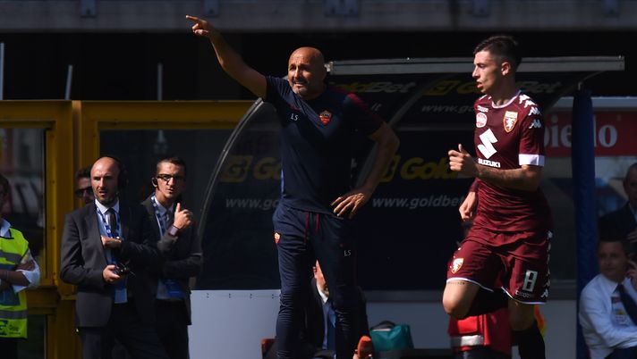 TURIN, ITALY - SEPTEMBER 25:  Head Coach Luciano Spalletti of Roma issues instructions during the Serie A match between FC Torino and AS Roma at Stadio Olimpico di Torino on September 25, 2016 in Turin, Italy.  (Photo by Tullio M. Puglia/Getty Images) 