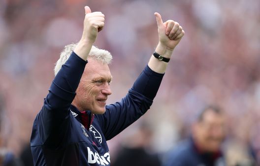 LONDON, ENGLAND - MAY 21: David Moyes, Manager of West Ham United, thanks the support after the Premier League match between West Ham United and Leeds United at London Stadium on May 21, 2023 in London, England. (Photo by Julian Finney/Getty Images) West Ham, Moyes: “Per battere la Fiorentina servirà un grande sforzo”- immagine 2