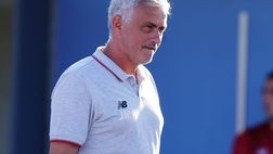 Mourinho gli firma la maglia, il tifoso commosso: “Ti voglio bene mister!”