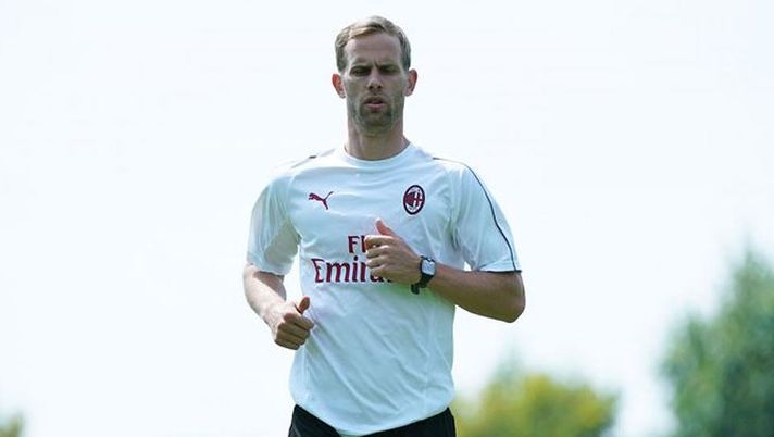 In una stagione con il Milan il terzino croato non ha mai esordito in una gara ufficiale. 