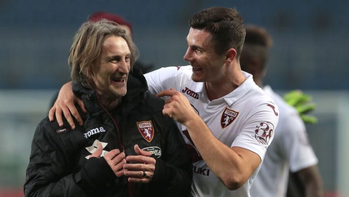 BERGAMO, ITALY - FEBRUARY 06: Davide Nicola, Head Coach of Torino FC and Amer Gojak of Torino FC celebrates following the Serie A match between Atalanta BC and Torino FC at Gewiss Stadium on February 06, 2021 in Bergamo, Italy. Sporting stadiums around Italy remain under strict restrictions due to the Coronavirus Pandemic as Government social distancing laws prohibit fans inside venues resulting in games being played behind closed doors. (Photo by Emilio Andreoli/Getty Images) La Stampa: “Questi sono i tre giocatori positivi al Covid-19 nel Torino” - immagine 1