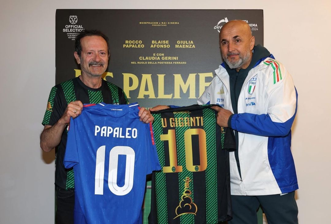 GALLERY Rocco Papaleo incontra la Nazionale: le foto con Spalletti e i calciatori- immagine 1