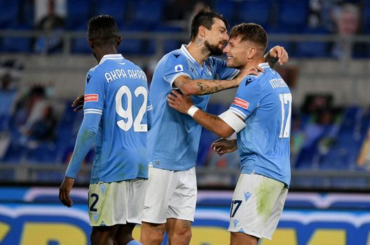 ROME, ITALY - OCTOBER 24: Ciro Immobile of SS Lazio celebrate a seconf goal with his team mates during the Serie A match between SS Lazio and Bologna FC at Stadio Olimpico on October 24, 2020 in Rome, Italy. (Photo by Marco Rosi - SS Lazio/Getty Images) ROME, ITALY - OCTOBER 24: Ciro Immobile of SS Lazio celebrate a seconf goal with his team mates during the Serie A match between SS Lazio and Bologna FC at Stadio Olimpico on October 24, 2020 in Rome, Italy. (Photo by Marco Rosi - SS Lazio/Getty Images)