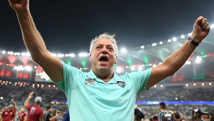 RIO DE JANEIRO, BRAZIL - APRIL 02: Abel Braga head coach of Fluminense celebrates after winning the Campeonato Carioca 2022 against Flamengo as at Maracana Stadium on April 02, 2022 in Rio de Janeiro, Brazil. (Photo by Buda Mendes/Getty Images) Delirio da derby vinto: “Proteste Flamengo? C…. loro”, poi il Mister si scusa… - immagine 1