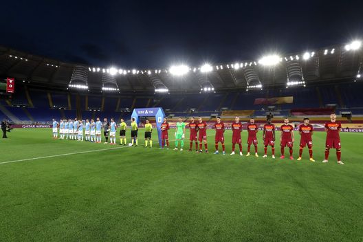 ROME, ITALY - MAY 15: Players of A.S Roma and S.S. Lazio line up prior to the Serie A match between AS Roma and SS Lazio at Stadio Olimpico on May 15, 2021 in Rome, Italy. Sporting stadiums around Italy remain under strict restrictions due to the Coronavirus Pandemic as Government social distancing laws prohibit fans inside venues resulting in games being played behind closed doors. (Photo by Paolo Bruno/Getty Images) ROME, ITALY - MAY 15: Players of A.S Roma and S.S. Lazio line up prior to the Serie A match between AS Roma and SS Lazio at Stadio Olimpico on May 15, 2021 in Rome, Italy. Sporting stadiums around Italy remain under strict restrictions due to the Coronavirus Pandemic as Government social distancing laws prohibit fans inside venues resulting in games being played behind closed doors. (Photo by Paolo Bruno/Getty Images)