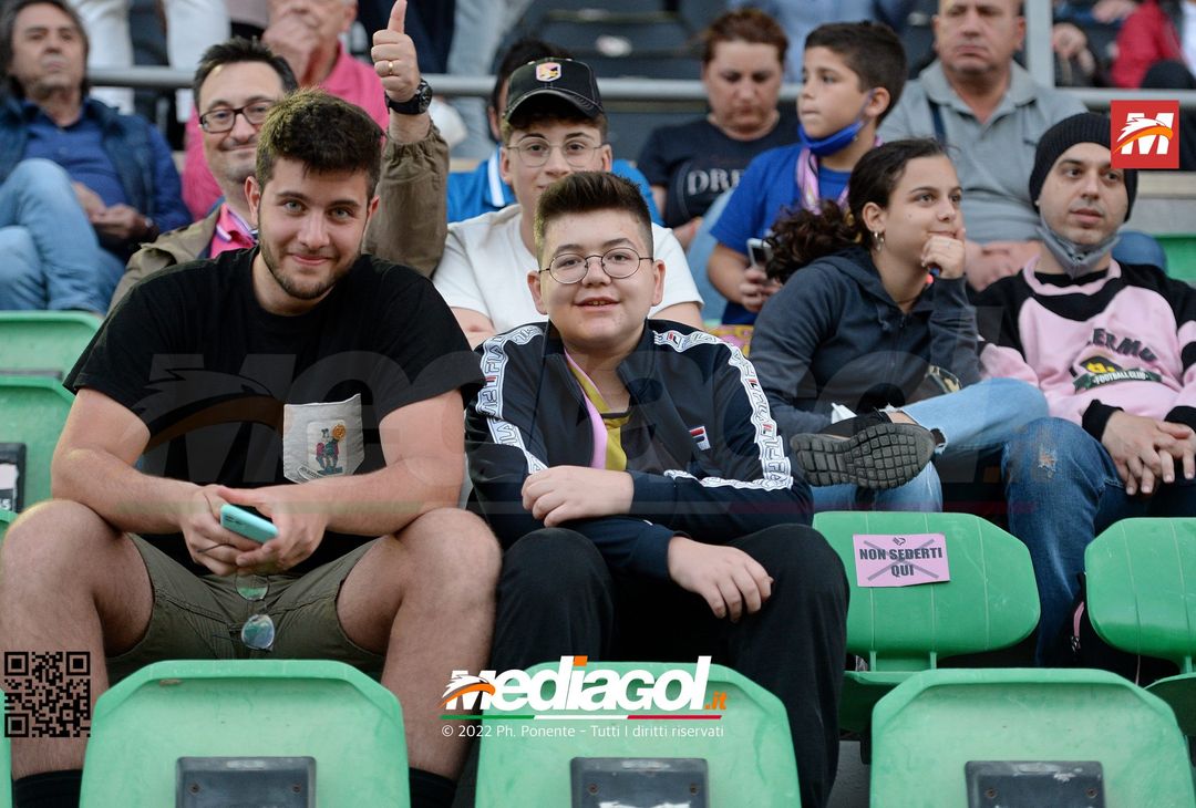 Fototifo, i tifosi allo stadio per Palermo-Virtus Entella 2-2 (gallery) - immagine 109