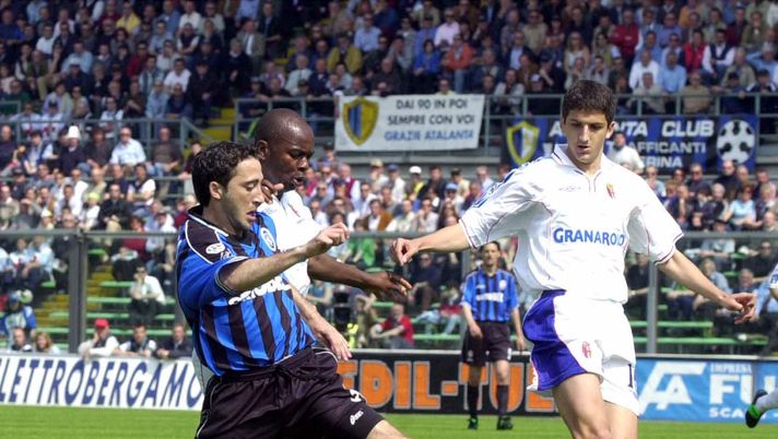 29 Apr 2001: Domenico Morfeo of Atalanta and Pierre Wome of Bologna in action during the Serie A 28th Round League match between Atalanta and Bologna played at the Azzurri d''Italia Stadium Bergamo. DIGITAL CAMERA Mandatory Credit: Grazia Neri/ALLSPORT 