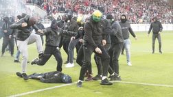 Tifosi spaventati, ultras Bratislava evacuati: l’invasione annunciata del derby slovacco