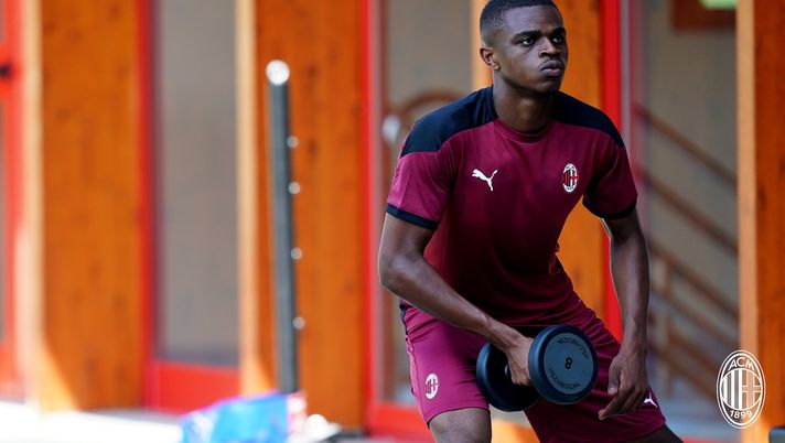 Pierre Kalulu, difensore del Milan, in allenamento a Milanello (credits: acmilan.com) 