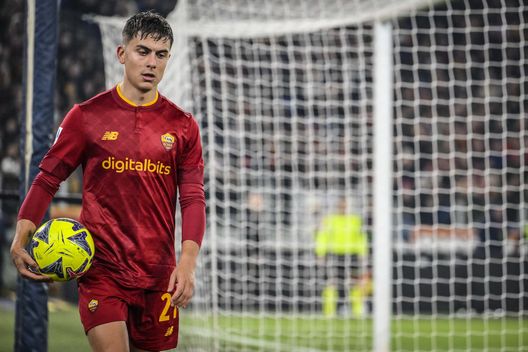 ROME, ITALY - JANUARY 15: Paulo Dybala of AS Roma looks on during the Serie A match between AS Roma and ACF Fiorentina at Stadio Olimpico on January 15, 2023 in Rome, Italy. (Photo by Fabio Rossi/AS Roma via Getty Images) Dybala