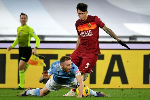 (Photo by Marco Rosi - SS Lazio/Getty Images) Il derby dà e il derby toglie: Ibanez “Ho sbagliato su Lazzari ma ho anche segnato”- immagine 2