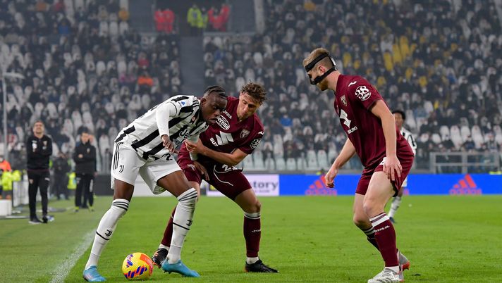 TURIN, ITALY - FEBRUARY 18: Denis Zakaria of Juventus battles for the ball with Mergim Vojvoda and Tommaso Pobega of Torino FC during the Serie A match between Juventus and Torino FC at Allianz Stadium on February 18, 2022 in Turin, Italy. (Photo by Daniele Badolato - Juventus FC/Juventus FC via Getty Images) TURIN, ITALY - FEBRUARY 18: Denis Zakaria of Juventus battles for the ball with Mergim Vojvoda and Tommaso Pobega of Torino FC during the Serie A match between Juventus and Torino FC at Allianz Stadium on February 18, 2022 in Turin, Italy. (Photo by Daniele Badolato - Juventus FC/Juventus FC via Getty Images)
