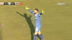 VIDEO / Bosnia, clamoroso gol del portiere dalla sua metà campo al 93′!