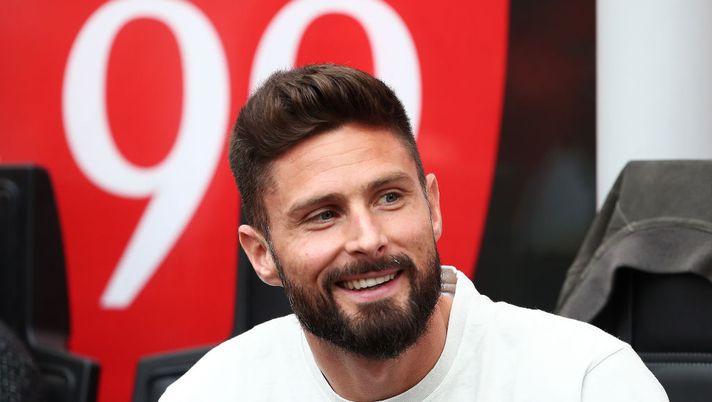 MILAN, ITALY - APRIL 23: Olivier Giroud of AC Milan looks on from the bench prior to the Serie A match between AC Milan and US Lecce at Stadio Giuseppe Meazza on April 23, 2023 in Milan, Italy. (Photo by Marco Luzzani/Getty Images) Giroud: “Juve, è una finale. Voglio vincere sempre col Milan, se mi avessi detto che a 37 anni…” - immagine 1