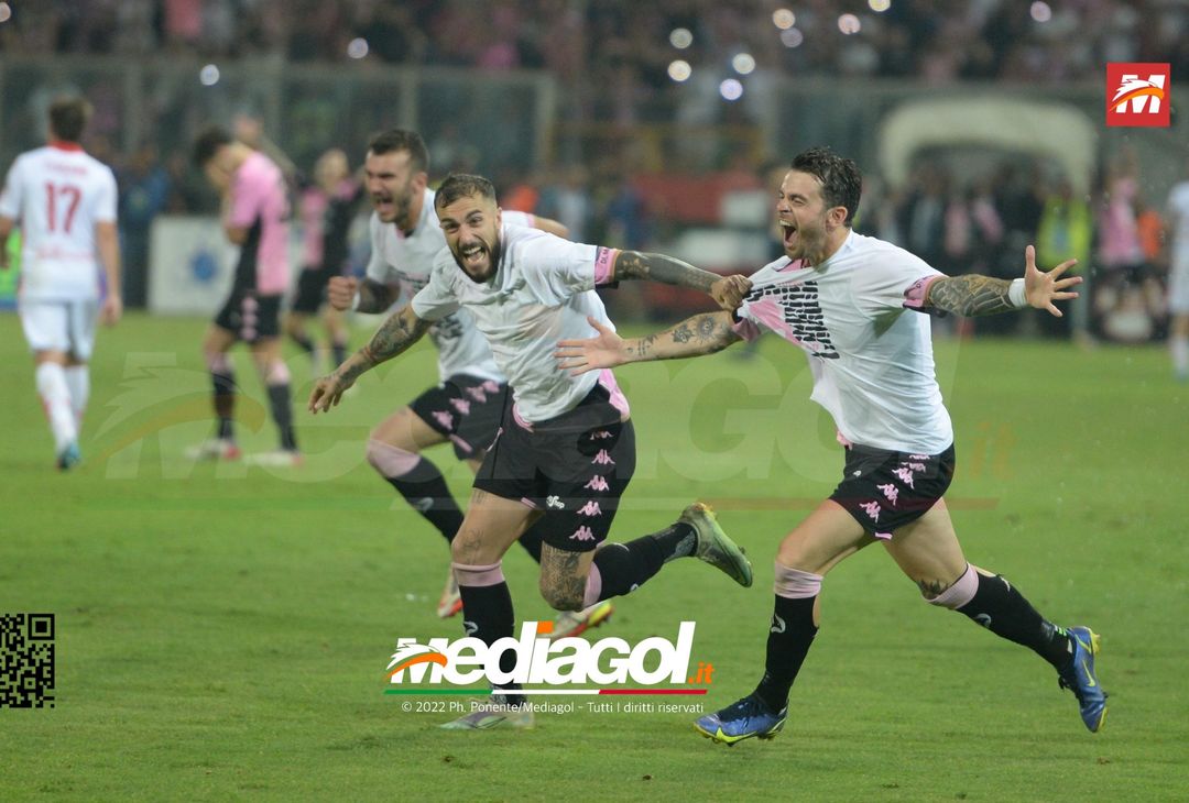FOTO Palermo in Serie B, i festeggiamenti dei rosanero al Renzo Barbera (Gallery) - immagine 111