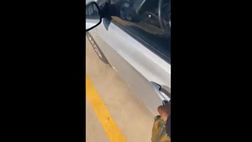 VIDEO / Balotelli, la macchina è nuova ma… Resta a piedi!