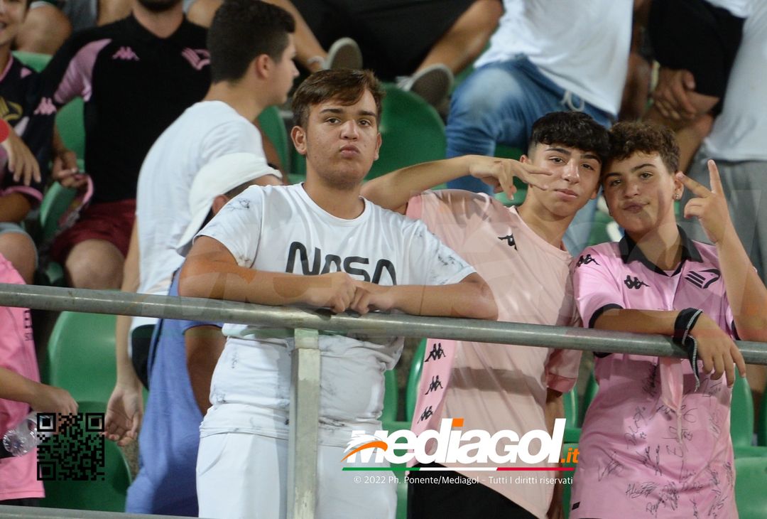 FOTOTIFO, Palermo-Genoa 1-0: i tifosi allo stadio “Renzo Barbera” (Gallery) - immagine 90