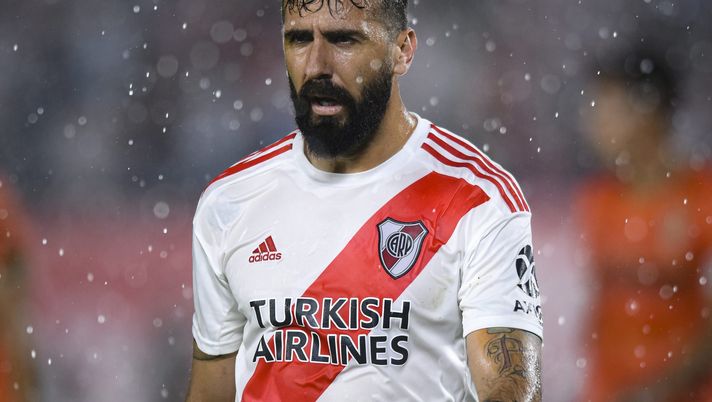 BUENOS AIRES, ARGENTINA - FEBRUARY 16:  Lucas Pratto of River Plate looks on during a match between River Plate and Banfield as part of Superliga 2019/20 at Antonio Vespucio Liberti Stadium on February 16, 2020 in Buenos Aires, Argentina. (Photo by Marcelo Endelli/Getty Images) 