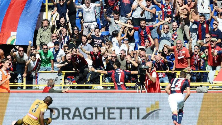 BOLOGNA, ITALY - SEPTEMBER 30:  Riccardo Orsolini of Bologna FC celebrates after scoring his team's second goal during the Serie A match between Bologna FC and Udinese at Stadio Renato Dall'Ara on September 30, 2018 in Bologna, Italy.  (Photo by Mario Carlini / Iguana Press/Getty Images) 
