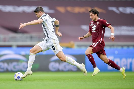 TURIN, ITALY - APRIL 03: Alvaro Morata of Juventus is challenged by Simone Verdi of Torino FC during the Serie A match between Torino FC and Juventus at Stadio Olimpico di Torino on April 03, 2021 in Turin, Italy. Sporting stadiums around Italy remain under strict restrictions due to the Coronavirus Pandemic as Government social distancing laws prohibit fans inside venues resulting in games being played behind closed doors. (Photo by Daniele Badolato - Juventus FC/Juventus FC via Getty Images) TURIN, ITALY - APRIL 03: Alvaro Morata of Juventus is challenged by Simone Verdi of Torino FC during the Serie A match between Torino FC and Juventus at Stadio Olimpico di Torino on April 03, 2021 in Turin, Italy. Sporting stadiums around Italy remain under strict restrictions due to the Coronavirus Pandemic as Government social distancing laws prohibit fans inside venues resulting in games being played behind closed doors. (Photo by Daniele Badolato - Juventus FC/Juventus FC via Getty Images)