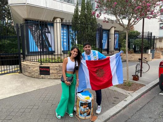 Parigi, il Mondiale dei parrucchieri: l’argentino fa 10 km in bicicletta per incontrare Messi!- immagine 4