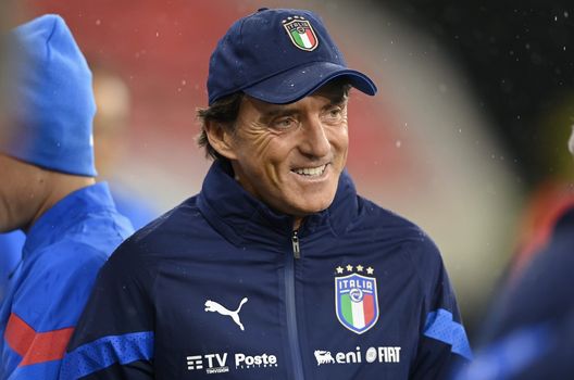 Roberto Mancini (Commissario Tecnico Nazionale Italiana) durante una seduta di allenamento dell'Italia a Coverciano | News (Getty Images) Roberto Mancini Italia allenamento Coverciano