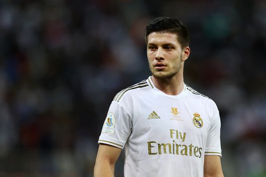JEDDAH, SAUDI ARABIA - JANUARY 12: Luka Jovic of Real Madrid looks on during the Supercopa de Espana Final match between Real Madrid and Club Atletico de Madrid at King Abdullah Sports City on January 12, 2020 in Jeddah, Saudi Arabia. (Photo by Francois Nel/Getty Images) VN – Contatti positivi tra Fiorentina e Real per Jovic- immagine 2