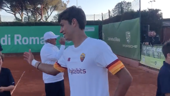 Cobolli batte Coric a Roma e festeggia indossando la maglia di Bove cobolli bove