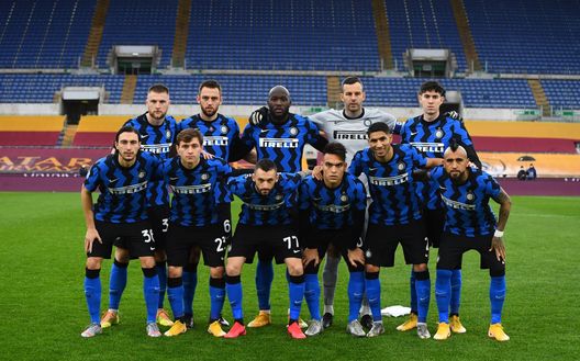 ROME, ITALY - JANUARY 10: Players of FC Internazionale line up prior to the Serie A match between AS Roma and FC Internazionale at Stadio Olimpico on January 10, 2021 in Rome, Italy.Sporting stadiums around Italy remain under strict restrictions due to the Coronavirus Pandemic as Government social distancing laws prohibit fans inside venues resulting in games being played behind closed doors. (Photo by Claudio Villa - Inter/Inter via Getty Images) ROME, ITALY - JANUARY 10: Players of FC Internazionale line up prior to the Serie A match between AS Roma and FC Internazionale at Stadio Olimpico on January 10, 2021 in Rome, Italy.Sporting stadiums around Italy remain under strict restrictions due to the Coronavirus Pandemic as Government social distancing laws prohibit fans inside venues resulting in games being played behind closed doors. (Photo by Claudio Villa - Inter/Inter via Getty Images)