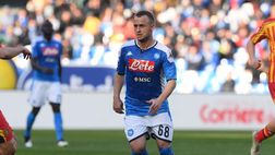 Napoli-Inter, Lobotka e la figlia fanno il tifo per i partenopei da casa | FOTO
